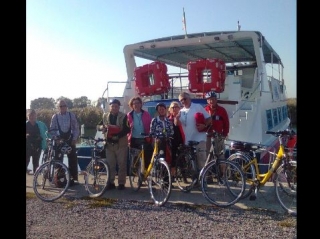 Bike and boat in the lagoon 